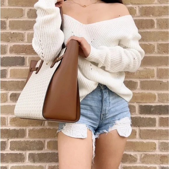 Michael Kors Carmen North South Large Top Zip Tote Vanilla MK Signature - Picture 2 of 7